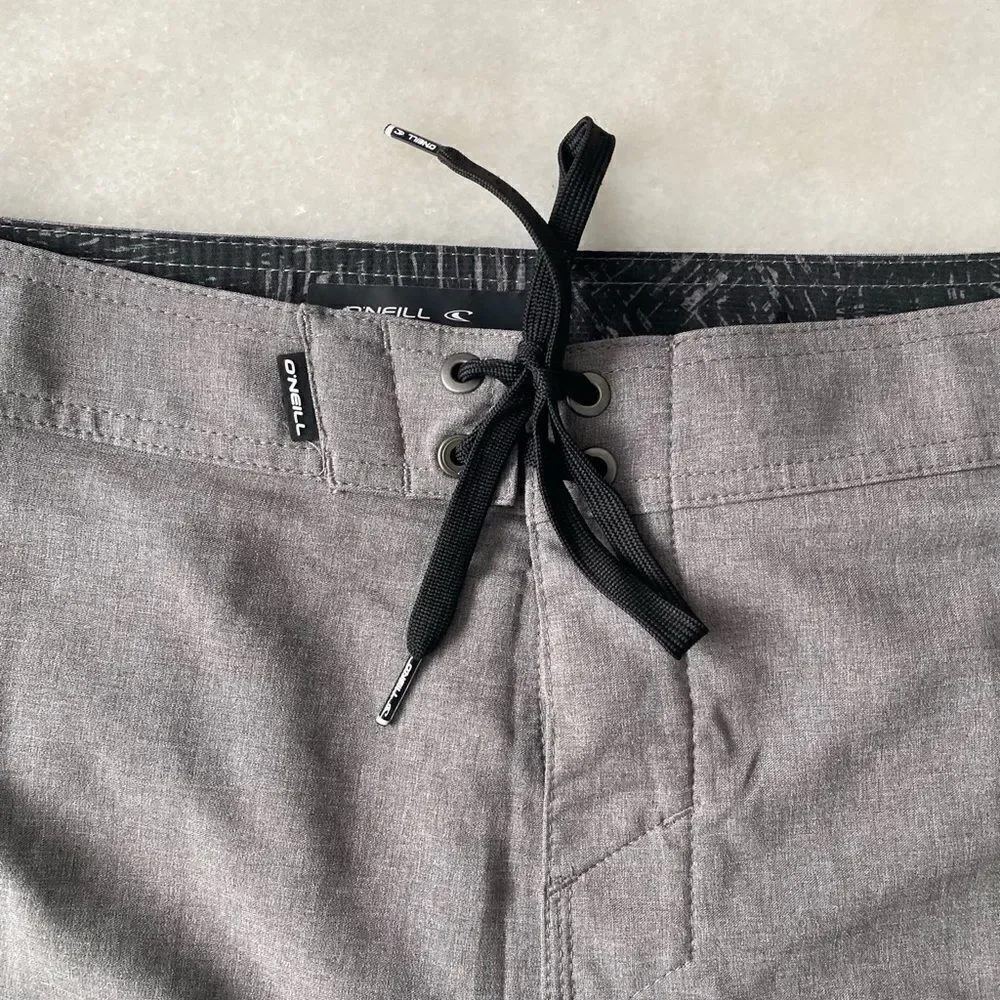 MENS ONEILL SWIM TRUNKS SIZE 36
